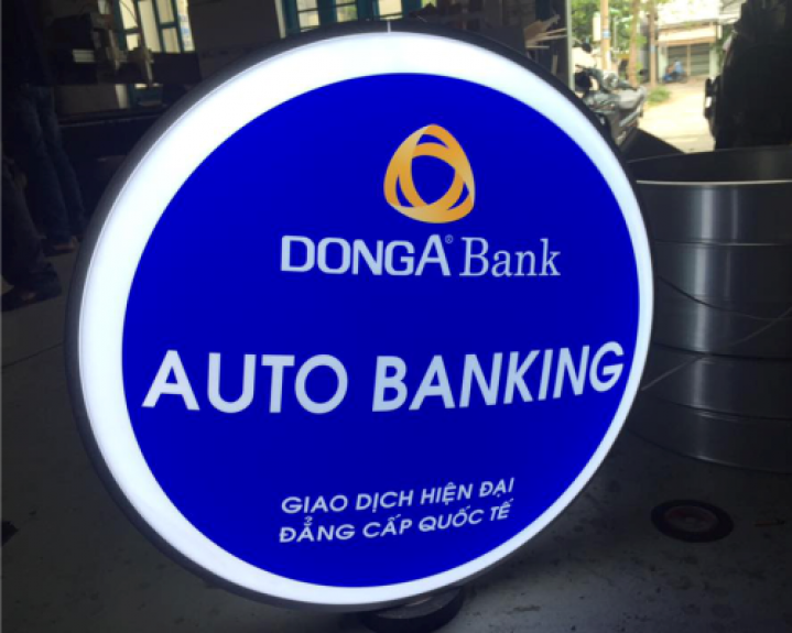 Biển quảng cáo hộp đèn mica