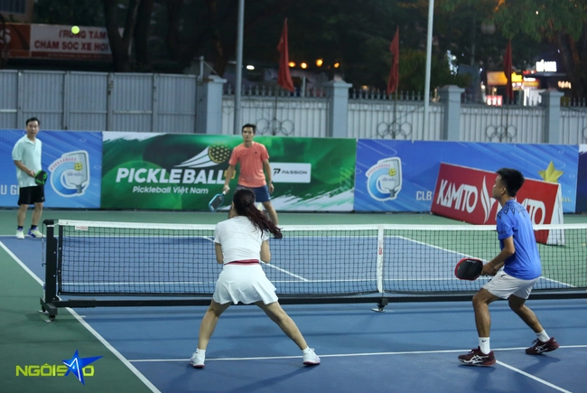 Nhiều công viên và trung tâm thể thao ở các thành phố lớn như TP.HCM, Hà Nội đã có sân chơi pickleball.